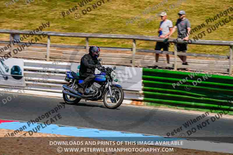 Vintage motorcycle club;eventdigitalimages;mallory park;mallory park trackday photographs;no limits trackdays;peter wileman photography;trackday digital images;trackday photos;vmcc festival 1000 bikes photographs